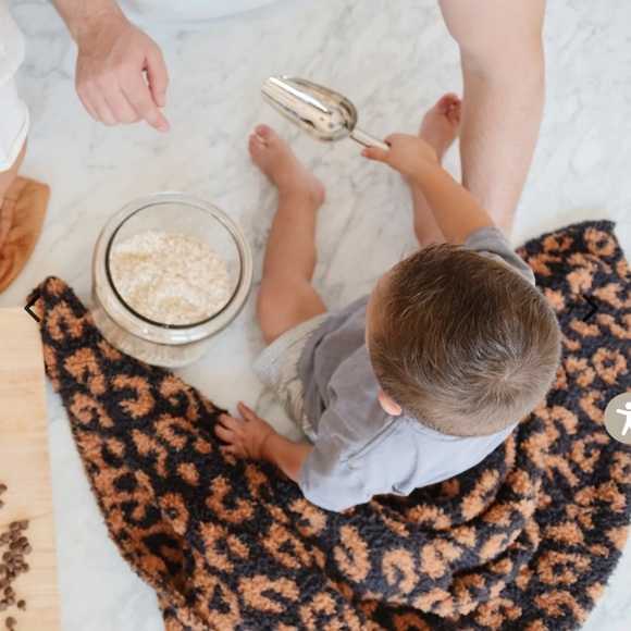 saranoni Other - Double Layer Saranoni Bamboni Cheetah Receiving Blanket